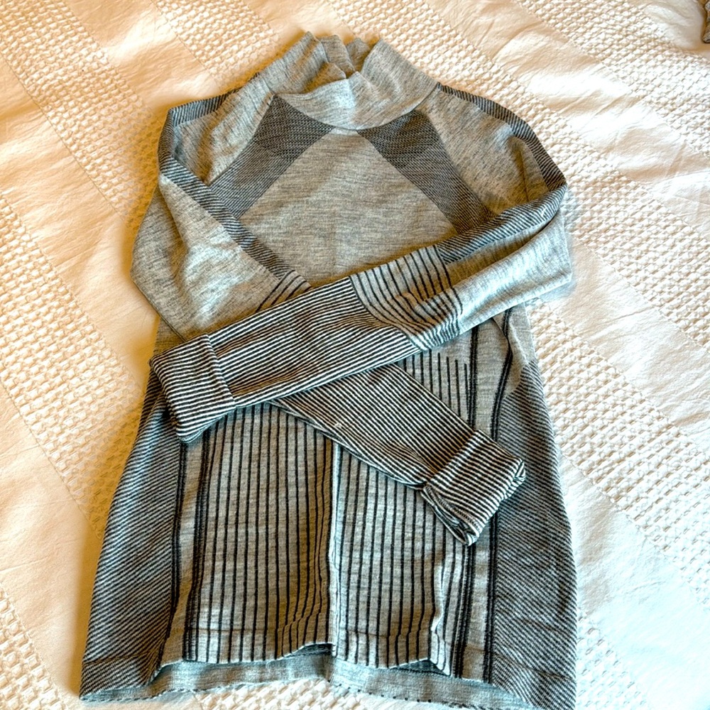 Athleta mock neck long sleeve knit top M